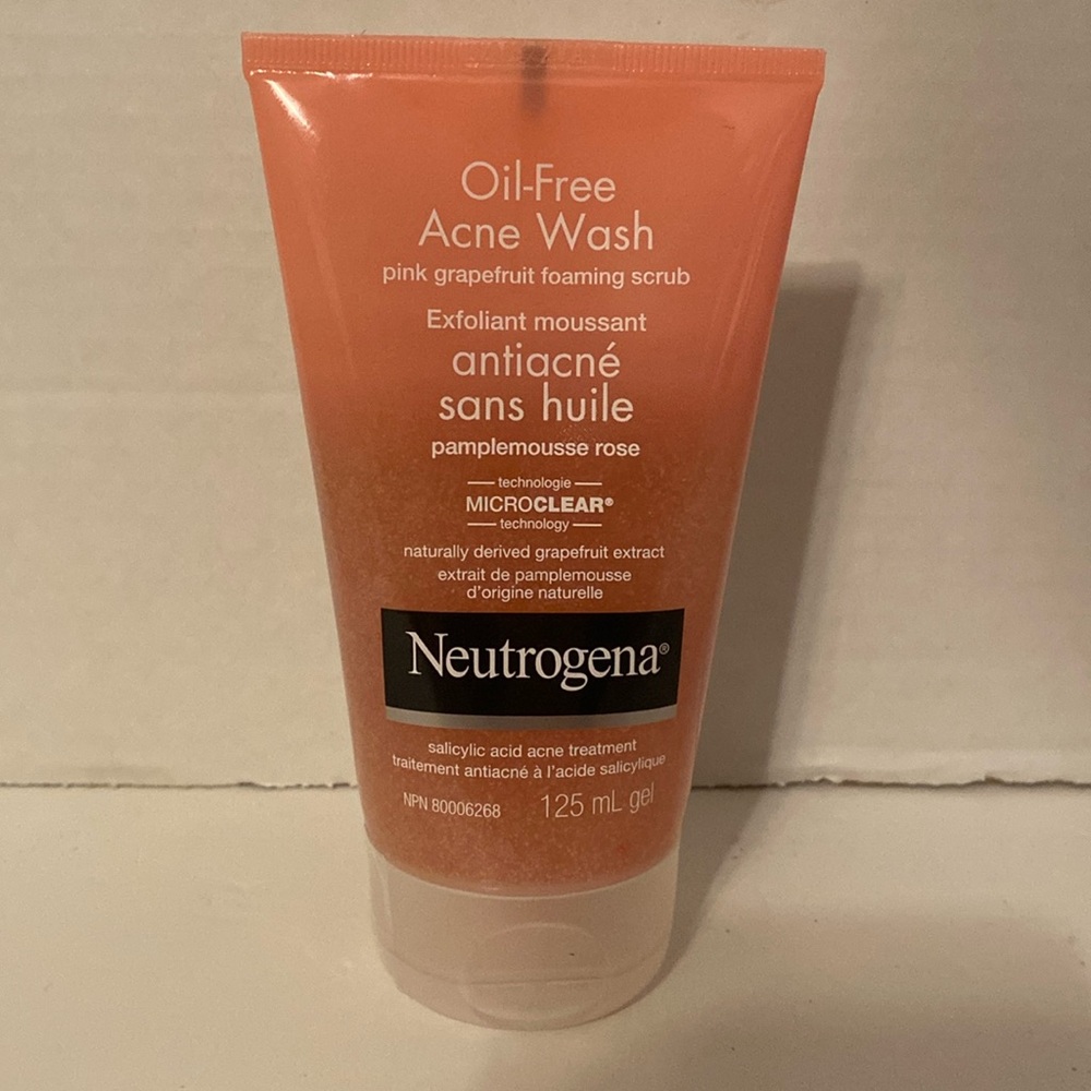 Neutrogena Oil -Free Acne Wash Pink Grapefruit Foaming Scrub. ( B13 )